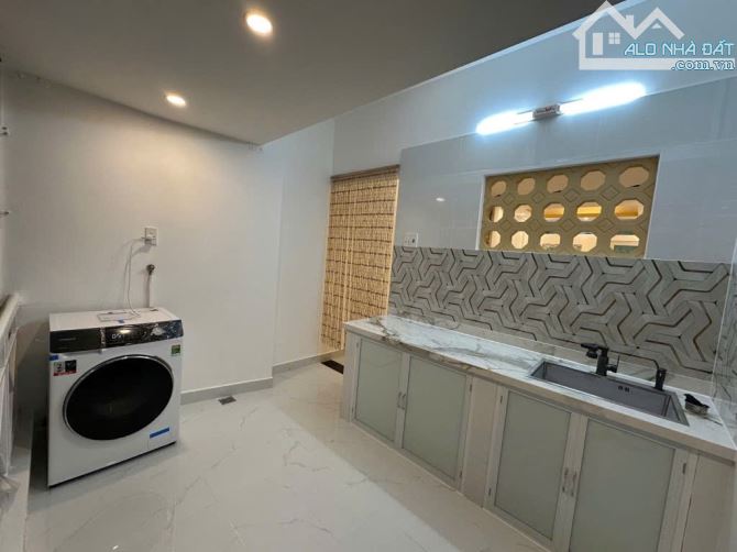 BÁN CHUG CƯ 548 PHẠM VĂN ĐỒNG BÌNH THẠNH - 3 PHÒNG NGỦ - GIÁ 3TY23 - 4
