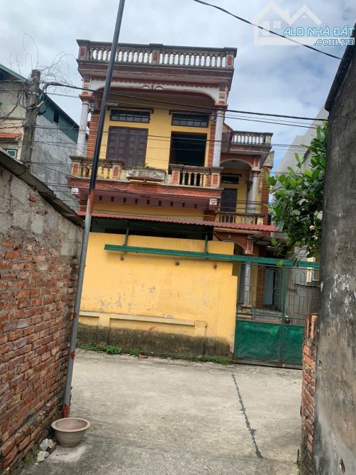 BÁN LÔ GÓC 121M2 ĐẤT- XÃ NGŨ THÁI- THUẬN THÀNH- ĐƯỜNG Ô TÔ- GIÁ 4X TY - 4