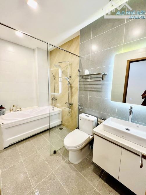 vỉa hè ô tô tránh kinh doanh xát Big C Long Biên phố NGÔ GIA TỰ - 52m 5tầng giá tốt. - 4