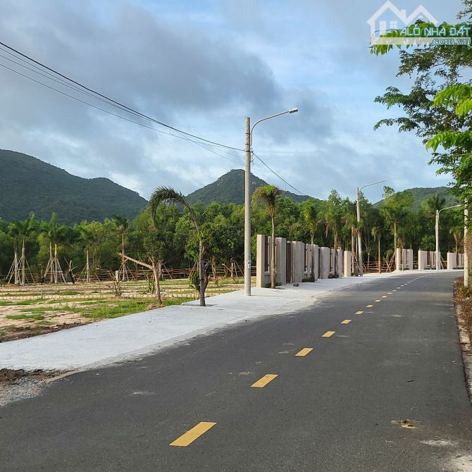 Bán đất gần biển xã Phước Hải. Lô góc hai mặt tiền 324m2. Giá 2,2 tỷ - 4