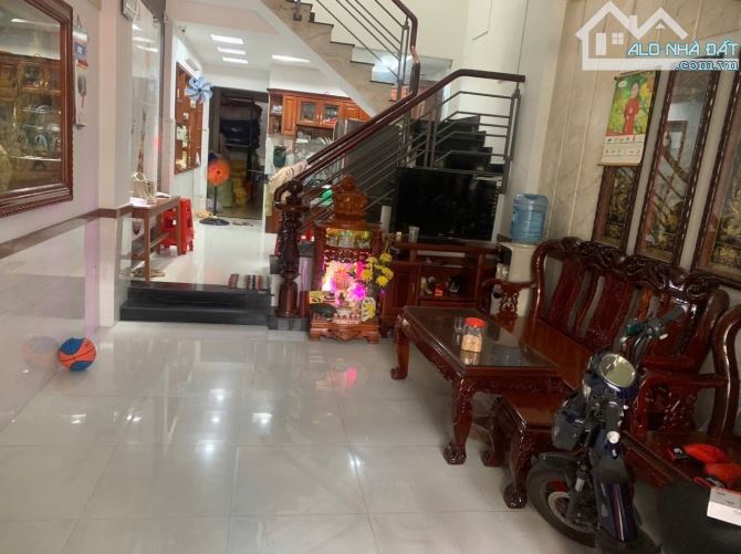 BÁN NHÀ 3 TẦNG NGAY TÂN HƯƠNG – HẺM 8M – GẦN MẶT TIỀN — 80M2(3.9x21m) A4 — XE HƠI - 9.9 TỶ - 4
