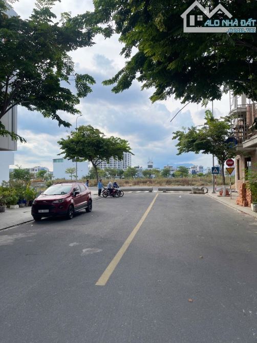 Bán lô đất góc hai mặt tiền kđt VCN Phước Long 2 giá 7tỷ5 - 4