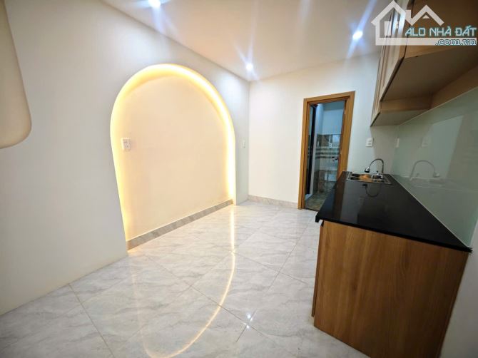 BÁN NHÀ GÒ VẤP, GẦN CHỢ XÓM MỚI, CÁCH 1 CĂN LÀ HẺM XE HƠI, CHỈ NHỈNH 3TỶ - 4