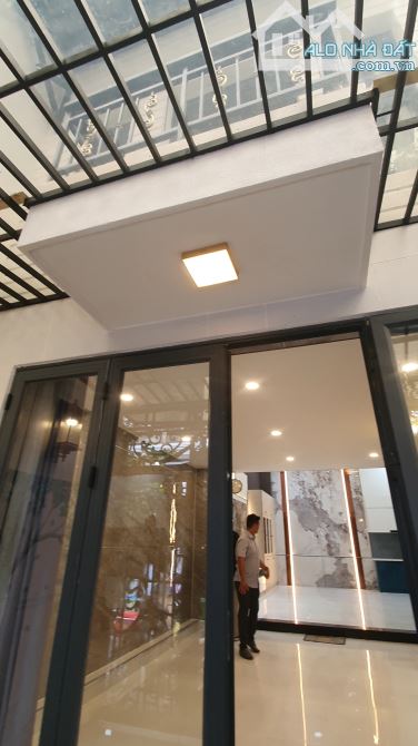Nhà đẹp ở ngay, phố an ninh Tô Hiến Thành - Cư xá Bắc Hải, DT 6x13, KC 3 tầng. Giá 19 tỷ - 4
