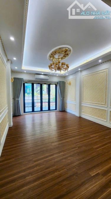 PHÂN LÔ PHÙNG CHÍ KIÊN, 2 Ô TÔ 7 CHỖ NGỦ TRONG NHÀ, VỈA HÈ, THANG MÁY, 80M2, SỔ ĐẸP - 4