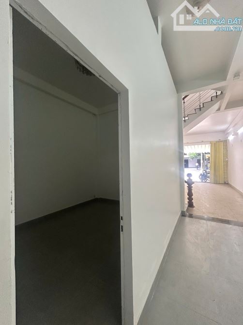 BÁN NHÀ 2 tầng 2 mê kiên cố MẶT TIỀN ĐƯỜNG HỒ TÙNG MẬU GẦN BIỂN NGUYỄN TẤT THÀNH - 4