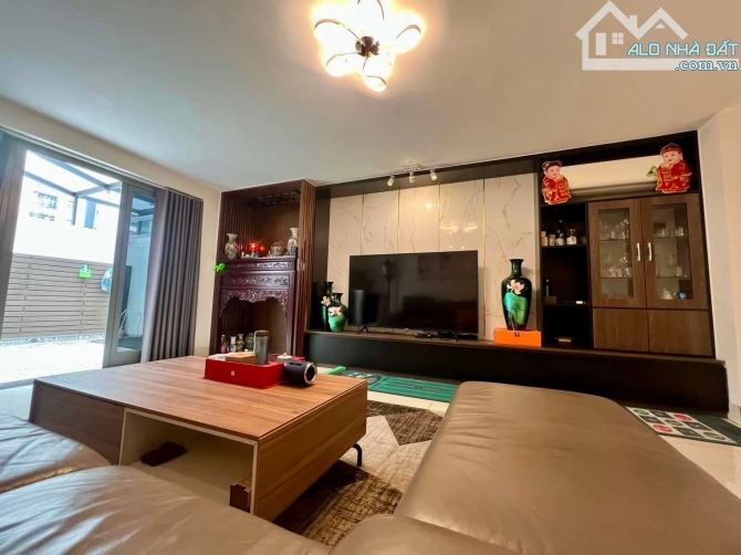 Bán biệt Thự  Quận Long Biên, 176m2, 4 tầng, mặt tiền 30m, giá 58 tỷ - 4