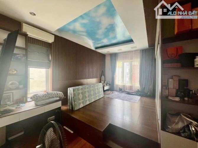 Bán nhà Đường Láng phân lô vuông A4 mặt tiền rộng đẹp , 5m ra ô tô nhà 40m giá 10 tỷ kinh - 4
