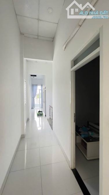Kẹt tiền ! bán gấp căn nhà gần Cầu Vượt Củ Chi ( Đ. Hà Văn Lao )  102m2 -SHR- giá 890tr - 4