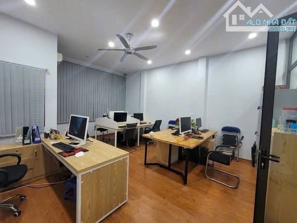 Cho thuê nhà ô tô, kd, vp Đường Láng, Đống Đa, 45m2, tầng thông sàn, 26 tr - 4