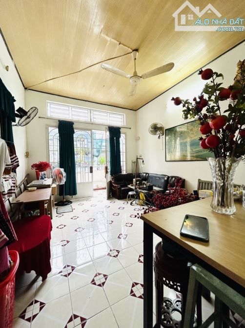 Bán nhà hẻm xe hơi huỳnh tấn phát Q7 DT: 4.2*15 giá 6toi5 - 4