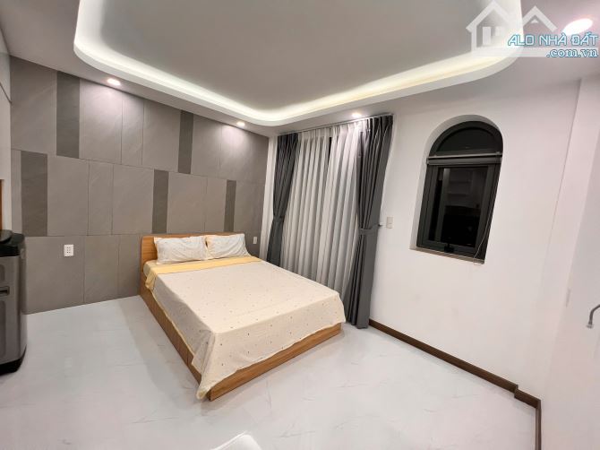 Bán tòa 21 CHDV Cao cấp HXH Nguyễn Thị Định. DT: 172m2 đất, 5 Tầng, HĐT 80tr - 17 tỷ TL - 4