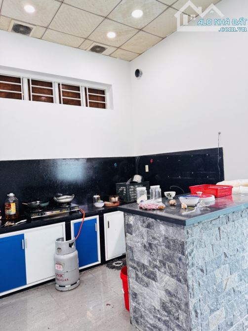 Bán nhà 390m² Dĩ An,Ngang KHỦNG 12M,SHR đường xe hơi 2 chiều,giá đầu tư - 4