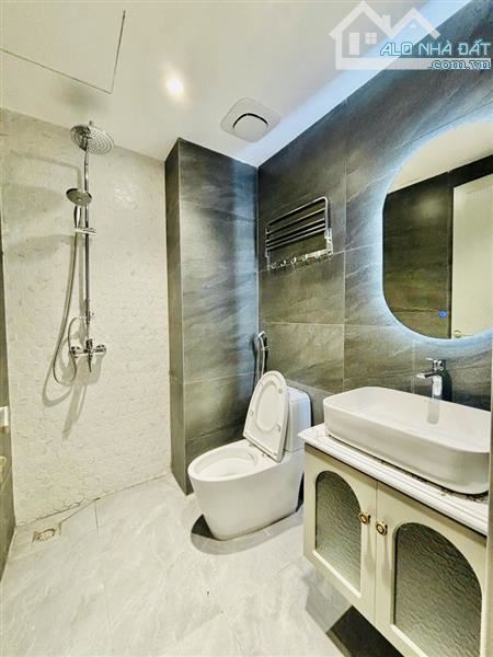 bán nhà 7 tầng thang máy , dt 40m - 4