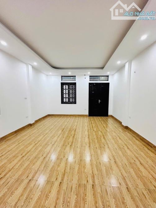 BÁN NHÀ BẮC TỪ LIÊM - NHÀ DÂN XÂY - LÔ GÓC - NHÀ THOÁNG - GẦN PHỐ - 30M RA Ô TÔ TRÁNH - 4