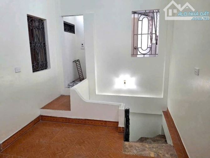 BÁN NHÀ 1.38 TỶ 2.5 TẦNG 42M2 ( HƯỚNG NAM ) NGÕ PHÙ LONG - 4