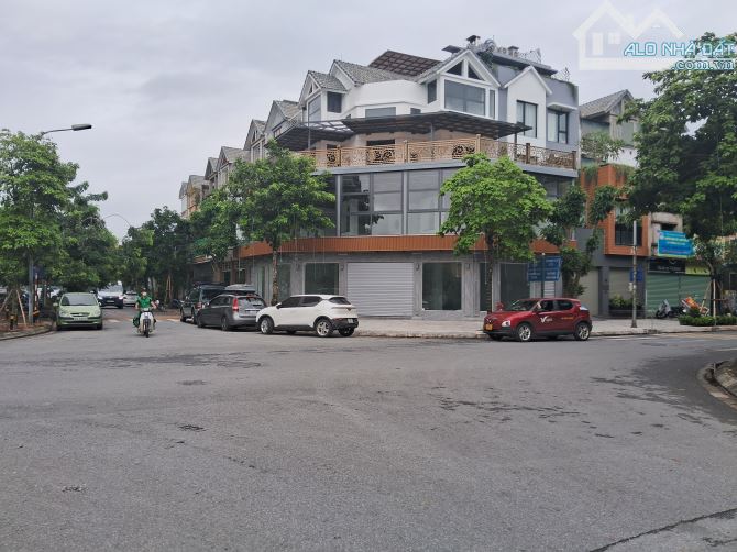 BÁN BIỆT THỰ LÔ GÓC – THANG MÁY – THẠCH BÀN LONG BIÊN - 4
