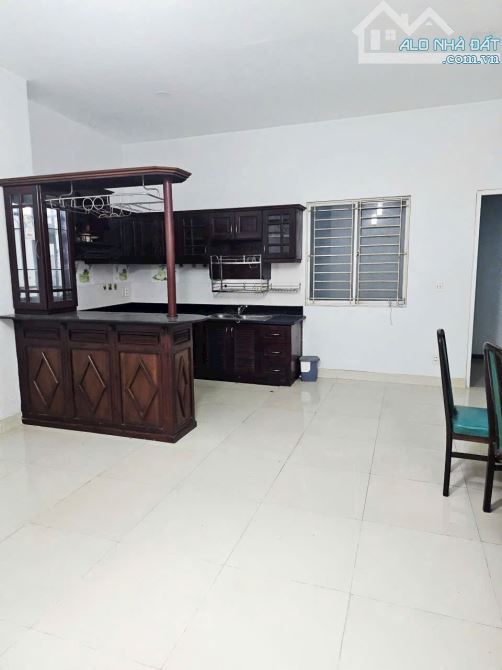 Bán nhà 3 tầng hẻm 1368 Lê Văn Lương. Đt 5.5x16m. giá 6 tỷ - 4