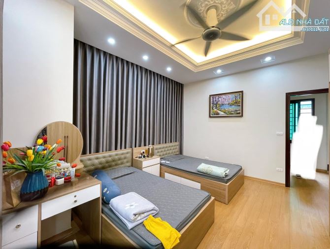 Bán nhà mặt ngõ Doãn Kế Thiện, 55m2, 5 tầng, MT 11m, lô góc 2 thoáng, nhỉnh 11 tỷ - 5