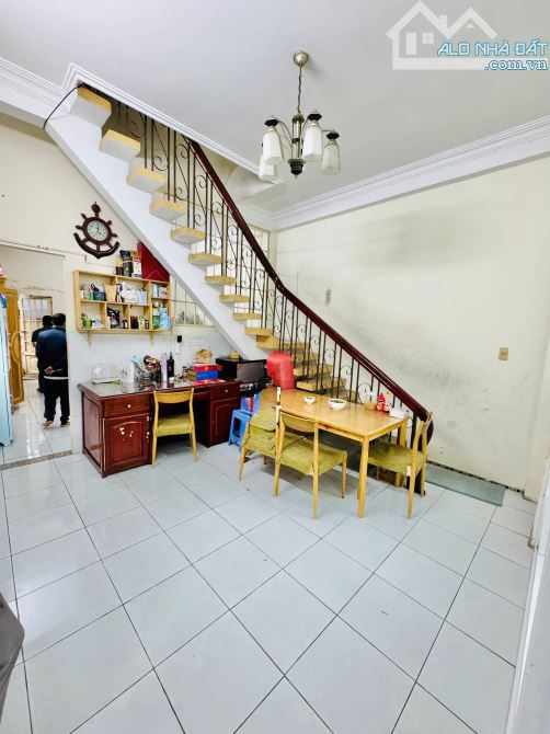 Bán nhà 1 trệt 1 lầu khu Cư Xá Tỉnh Đội, Tân Phong, Biên Hòa, 100m2, giá 5 tỷ 200 - 5