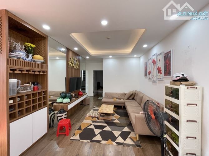 Bán chung cư An Quý Hưng long biên 72 mét 3 ngủ, 2 vệ sinh, giá 4 tỷ nhỉnh - 5