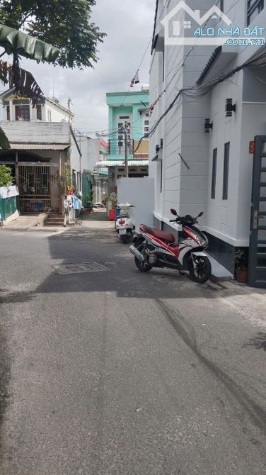 1/tân chách hiệp 34 công nhận đủ 68.2m  Btct 2tầng xe oto đổ cửa  giá 5.2tỷ  liên hệ Toàn - 5