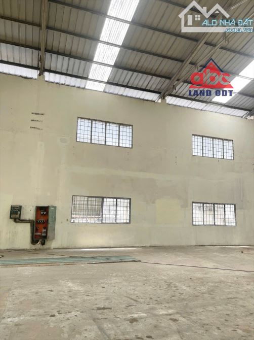 XT340 Cho thuê kho 12.000m2 trong kcn sóng thần 1 Mặt Tiền Đường Chính  Diện tích Kho : 12 - 5
