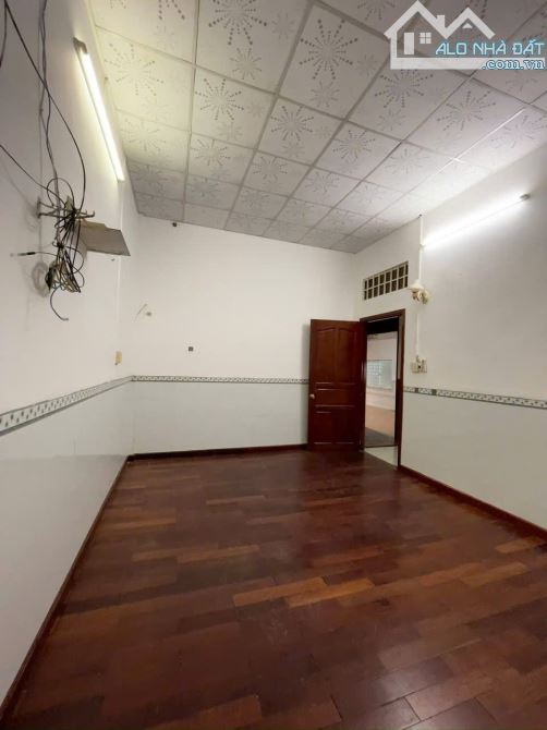 Bán căn nhà biệt thự khu dân cư quân đội, sổ hồng, giá 4 tỷ - 5