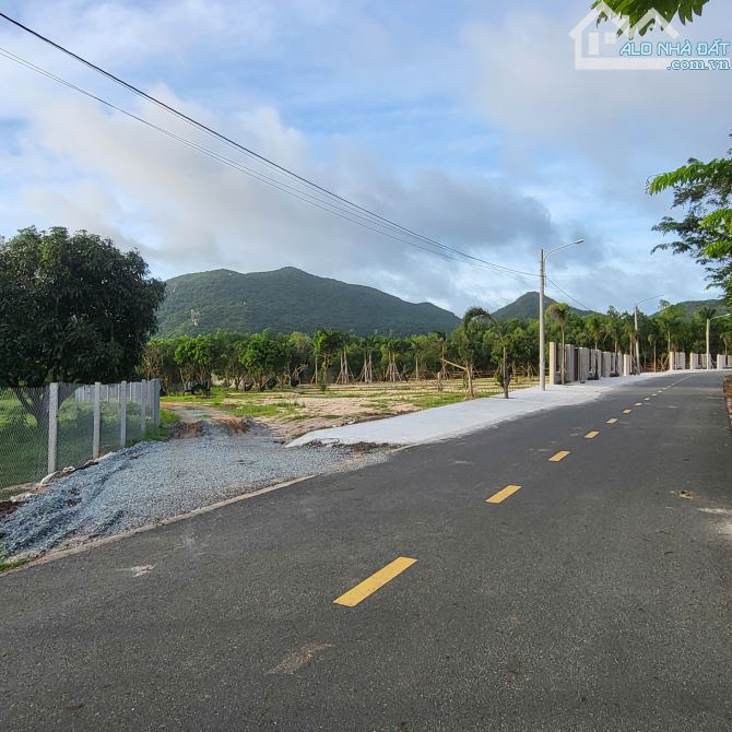 Bán đất gần biển xã Phước Hải. Lô góc hai mặt tiền 324m2. Giá 2,2 tỷ - 5