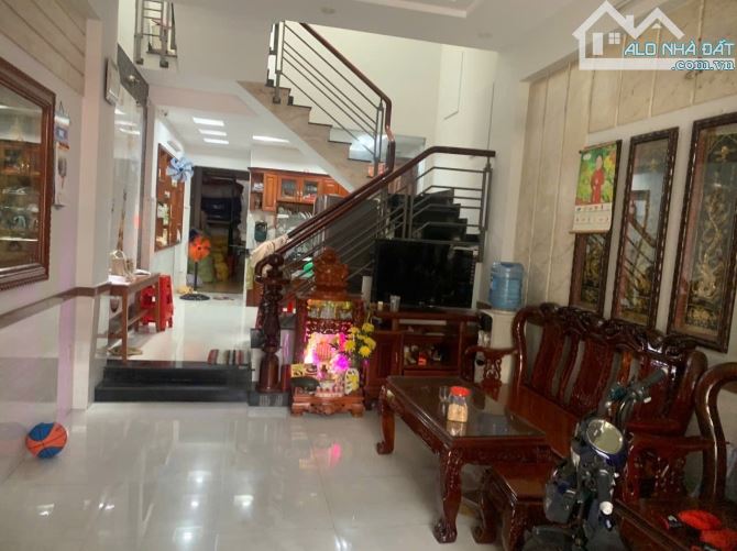 BÁN NHÀ 3 TẦNG NGAY TÂN HƯƠNG – HẺM 8M – GẦN MẶT TIỀN — 80M2(3.9x21m) A4 — XE HƠI - 9.9 TỶ - 5