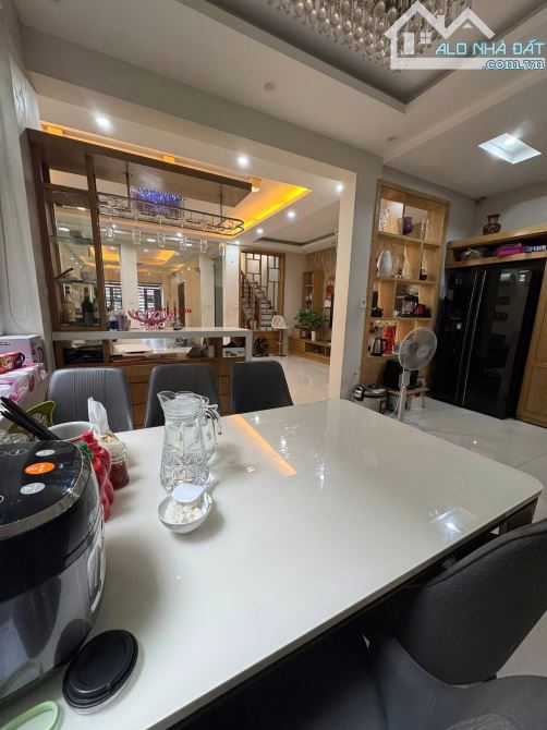 BIỆT THỰ NGUYỄN NGỌC VŨ – 133m² – MT 7m – 45.8 TỶ-10M RA PHỐ – 2 Ô TÔ TRÁNH – KINH DOANH - 5