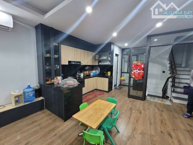 Cho thuê nhà ô tô, kd, vp Đường Láng, Đống Đa, 45m2, tầng thông sàn, 26 tr - 5