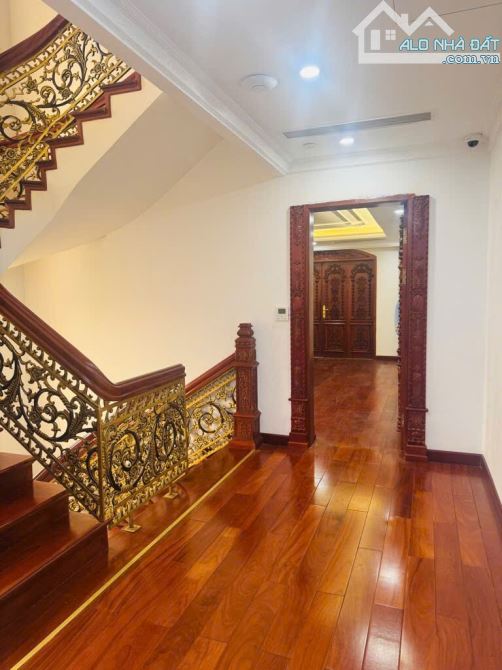 Villa đẳng cấp hoàng gia, full gỗ. Đường số 4, Cityland Nguyễn Thị Thập. 390m2, ngang 15m - 5