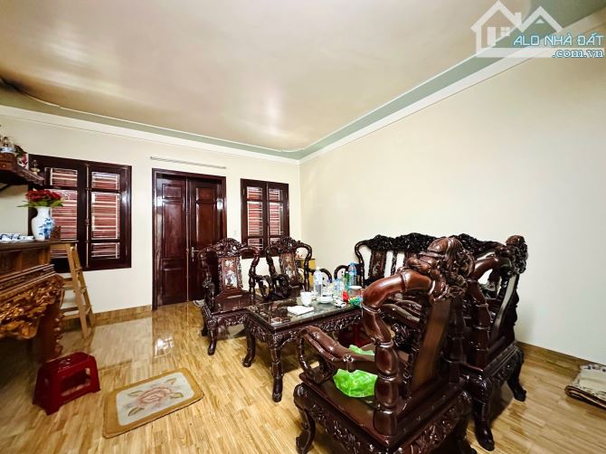 Mặt đường Đằng Hải. Diện tích: 110m x 4,5 tầng. Giá 11.2 tỷ - 5