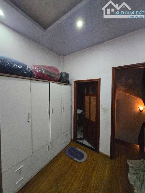 PHẠM VĂN ĐỒNG CẦU GIẤY, 5TẦNG 35M, MẶT NGÕ THÔNG KINH DOANH, GẦN PHỐ Ô TÔ TRÁNH. Nhỉnh 8tỷ - 5