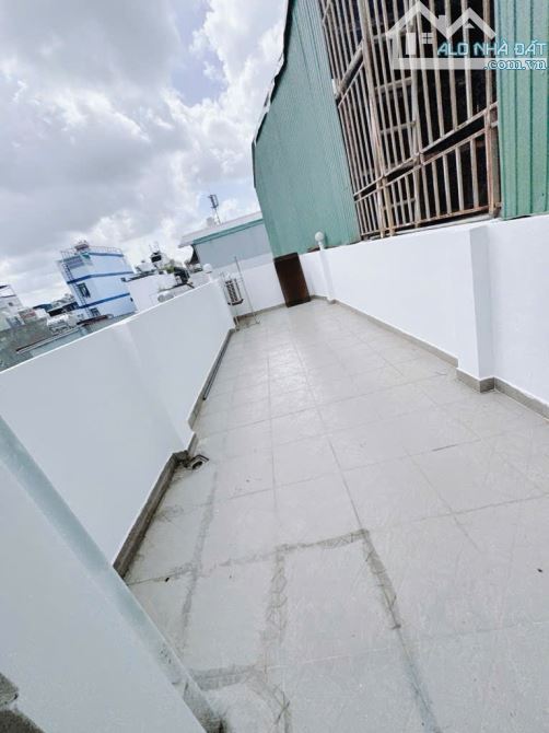 CĂN HỘ DỊCH VỤ CÓ 5 TỶ  TRUNG TÂM Q4 HẺM XE HƠI NGANG 5M - 5