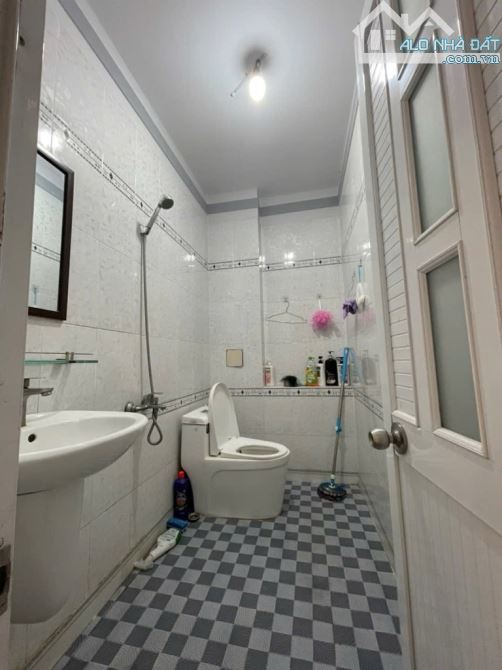 NHÀ MỚI 3 TẦNG - ÔTÔ NGỦ TRONG NHÀ - 70M2 - TẶNG NỘI THẤT - CV LÀNG HOA GÒ VẤP, 6.8 TỶ - 6