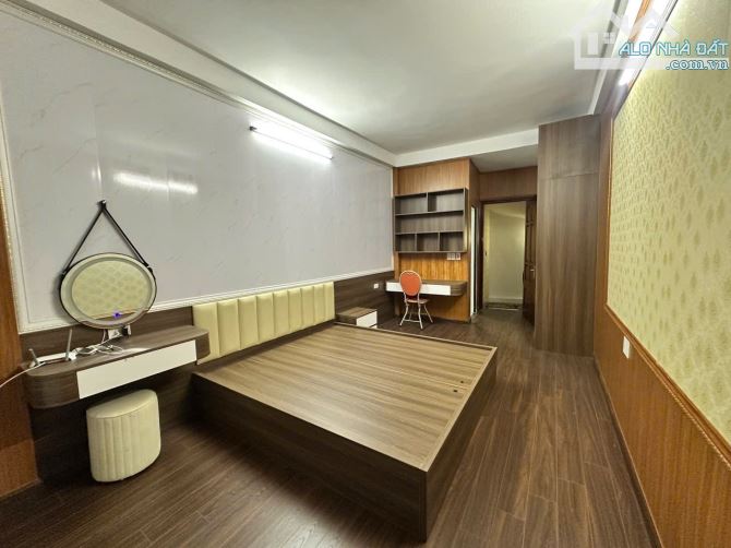 BÁN NHÀ TRUNG KÍNH – 32M² – 6 TẦNG – 3 NGỦ KHÉP KÍN – GIÁ 7.2 TỶ – NGÕ THÔNG 3M - 6