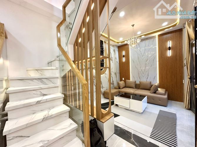 🟢NHÀ ĐẸP - CHỈ: 4.45 TỶ - GIÁP Q1 - 26M2 - DTSD: 52M2 - 2 TẦNG- (8M ❌ 3M) - 2 PN - 6