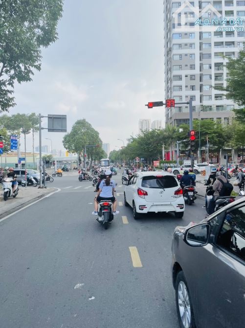 Hàng Đầu Tư Chốt ngay kẻo lỡ Nhà mặt tiền 105m2 ngang 5m ngay Đào Trinh Nhất Linh Tây 8.4T - 6
