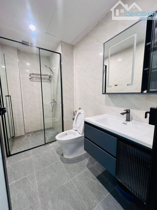 BÁN TOÀ VĂN PHÒNG NGUYỄN KHANG 75m2 - 9T THANG MÁY - 34 TỶ - HẦM GARA Ô TÔ - NHÀ MỚI ĐẸP - 6