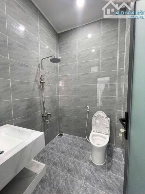 NHÀ 1 LẦU 4,2 X 27M VỪA MỚI HOÀN THIỆN - MẶT TIỀN ĐƯỜNG THÔNG 6M - SỔ HỒNG RIÊNG - 6