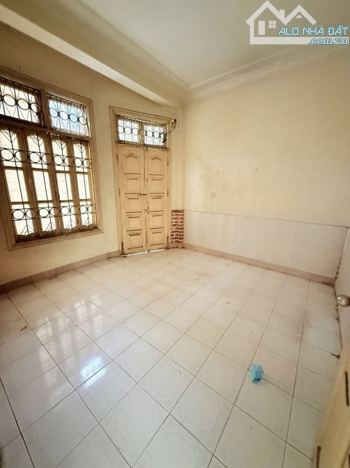 NGUYÊN HỒNG-ĐỐNG ĐA-PHÂN LÔ-VỈA HÈ-Ô TÔ TRÁNH-4 TẦNG-VĂN PHÒNG KINH DOANH-17 TỶ - 6