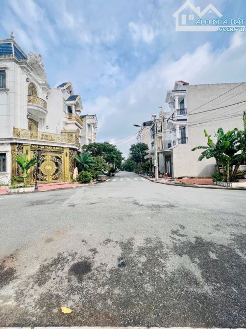 Bán Nhà mới 2 Lầu Đường Nhựa 8m Gần ngã Tư Chiêu Liêu , Dĩ An - 6