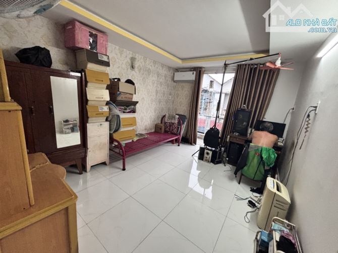 HẠ 700 TRIỆU , Giá còn : 8 tỷ ( thương lượng trực tiếp chủ ) - Diện tích : 105m2 - 6