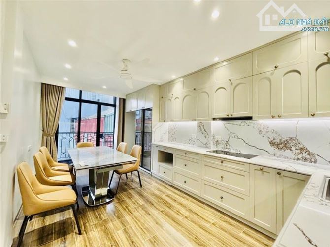 bán nhà 7 tầng thang máy , dt 40m - 6
