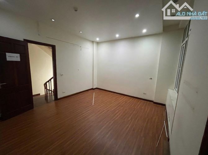 Cho thuê nhà ô tô, kd, vp Đông Quan, Cầu Giấy, 100m2, 3 tầng, tầng hầm, 23tr - 6
