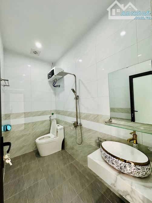 🏠 NHÀ 3 TẦNG LÔ GÓC – XÂY ĐỘC LẬP – Ô TÔ ĐỖ CỬA – GIÁ SIÊU MỀM 📍 Vị trí: Lương Quy, Lê L - 7