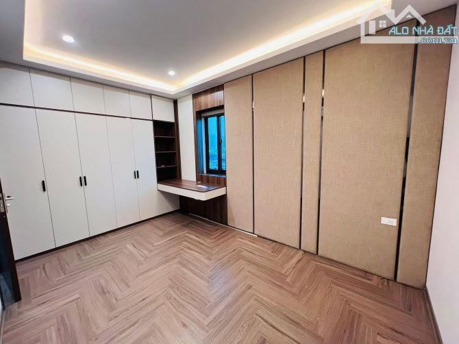 BÁN TOÀ VĂN PHÒNG NGUYỄN KHANG 75m2 - 9T THANG MÁY - 34 TỶ - HẦM GARA Ô TÔ - NHÀ MỚI ĐẸP - 7