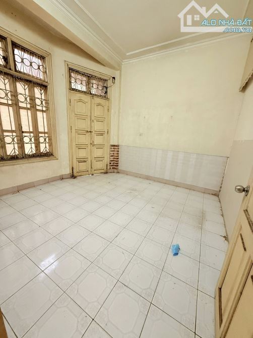 NGUYÊN HỒNG-ĐỐNG ĐA-PHÂN LÔ-VỈA HÈ-Ô TÔ TRÁNH-4 TẦNG-VĂN PHÒNG KINH DOANH-17 TỶ - 7
